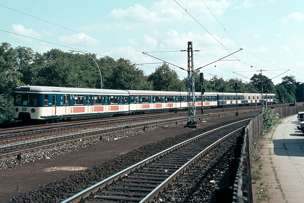 https://www.eisenbahnfotograf.de/datei/September 1981/1010114 DB 471144 Dammtor 1.9.81.jpg